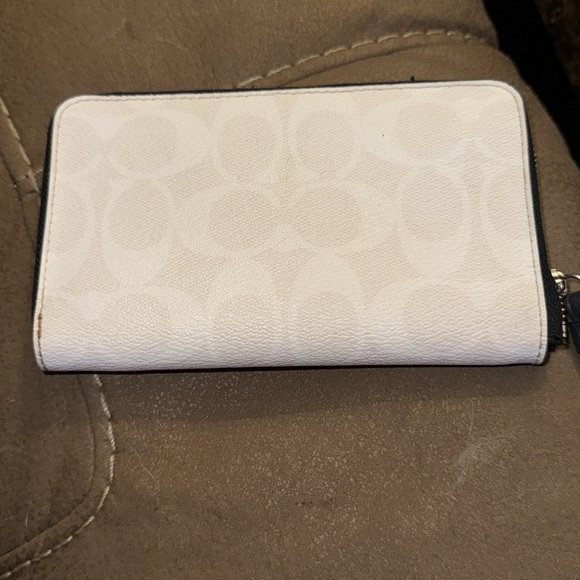 🚫🚫🏵 2️⃣ THIS IS FOR RECECCA ONLY🚫🚫for one price!!!!Coach wallet/wristlet 😜 - Picture 9 of 11